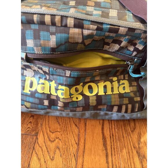 NEW Patagonia Black Hole 40L Duffel Bag Backpack Nouveau Green Packable Ripstop - Picture 11 of 16